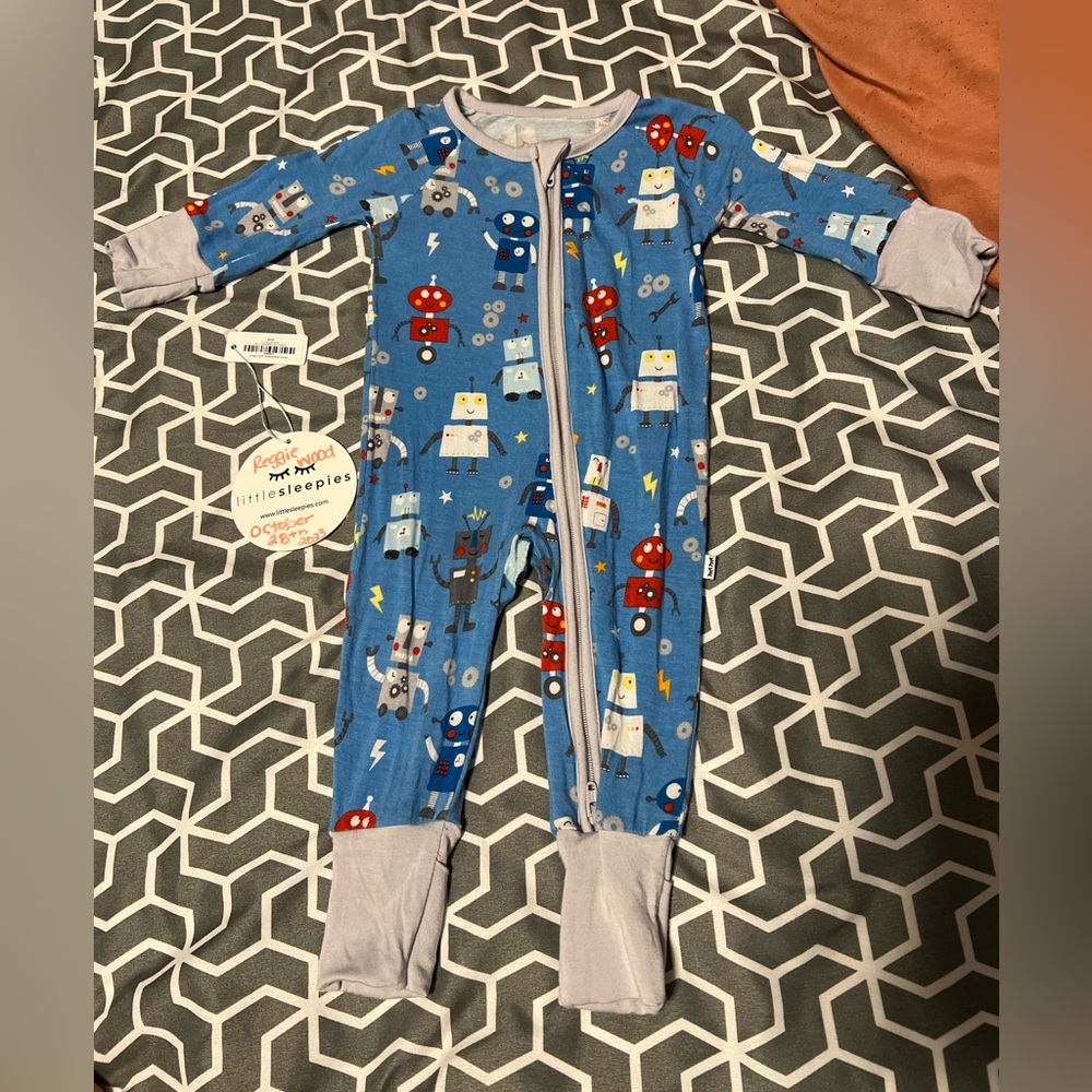 Newborn little sleepies robots